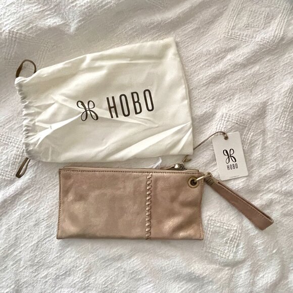 HOBO Handbags - 🎉 NEW LISTING NWT HOBO Vida Wristlet in Guilded Beige 100% Genuine Leather